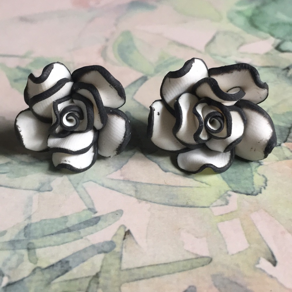 New! White Rose Stud Earrings - Picture 3 of 8
